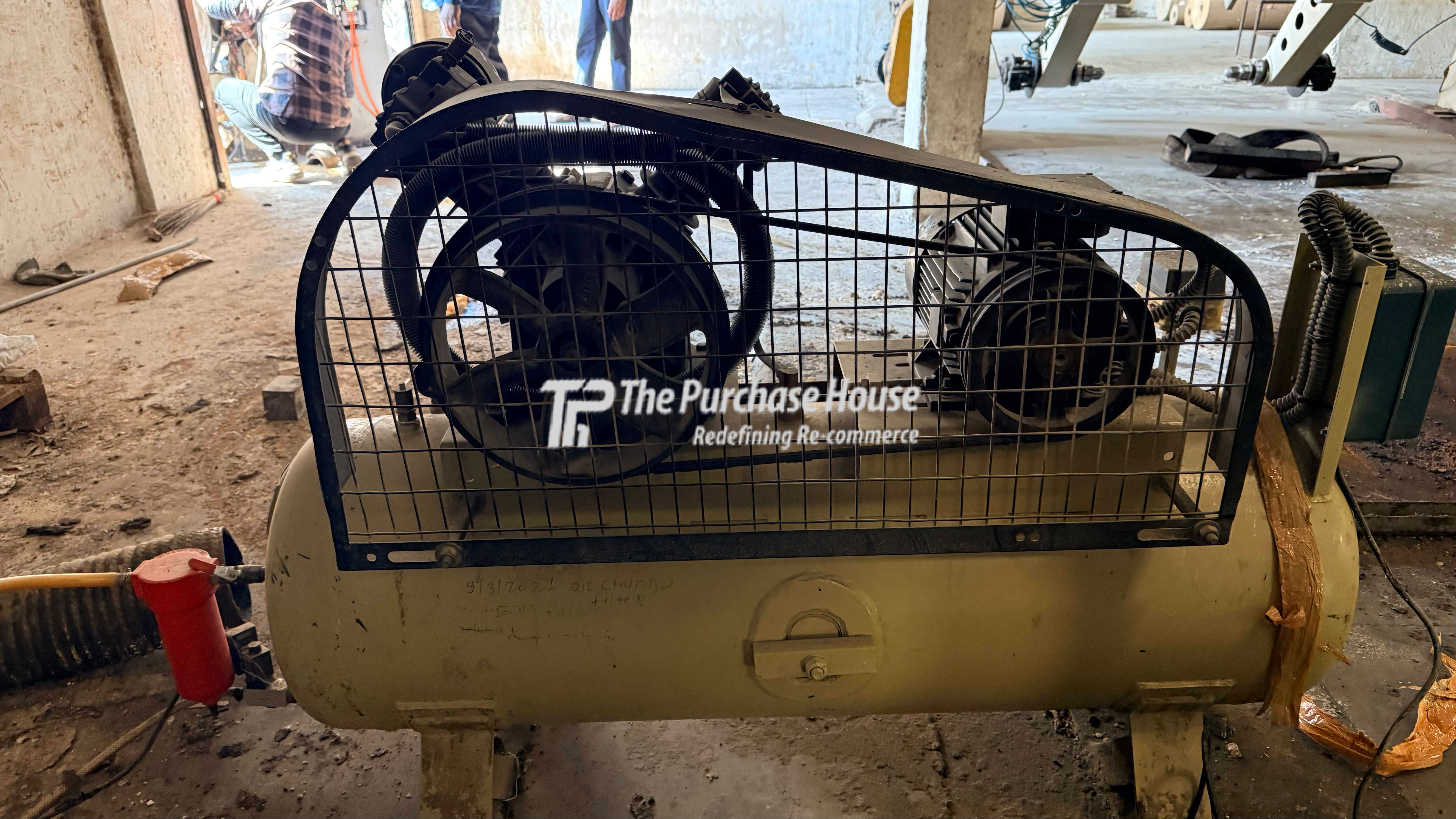 AIR COMPRESSOR