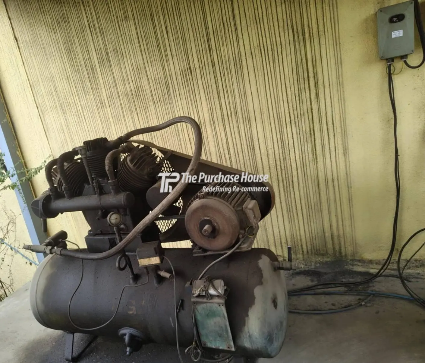 AIR COMPRESSOR