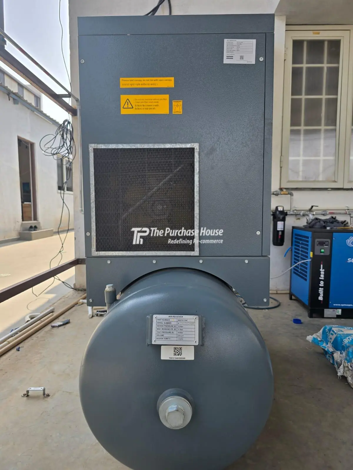 AIR COMPRESSOR