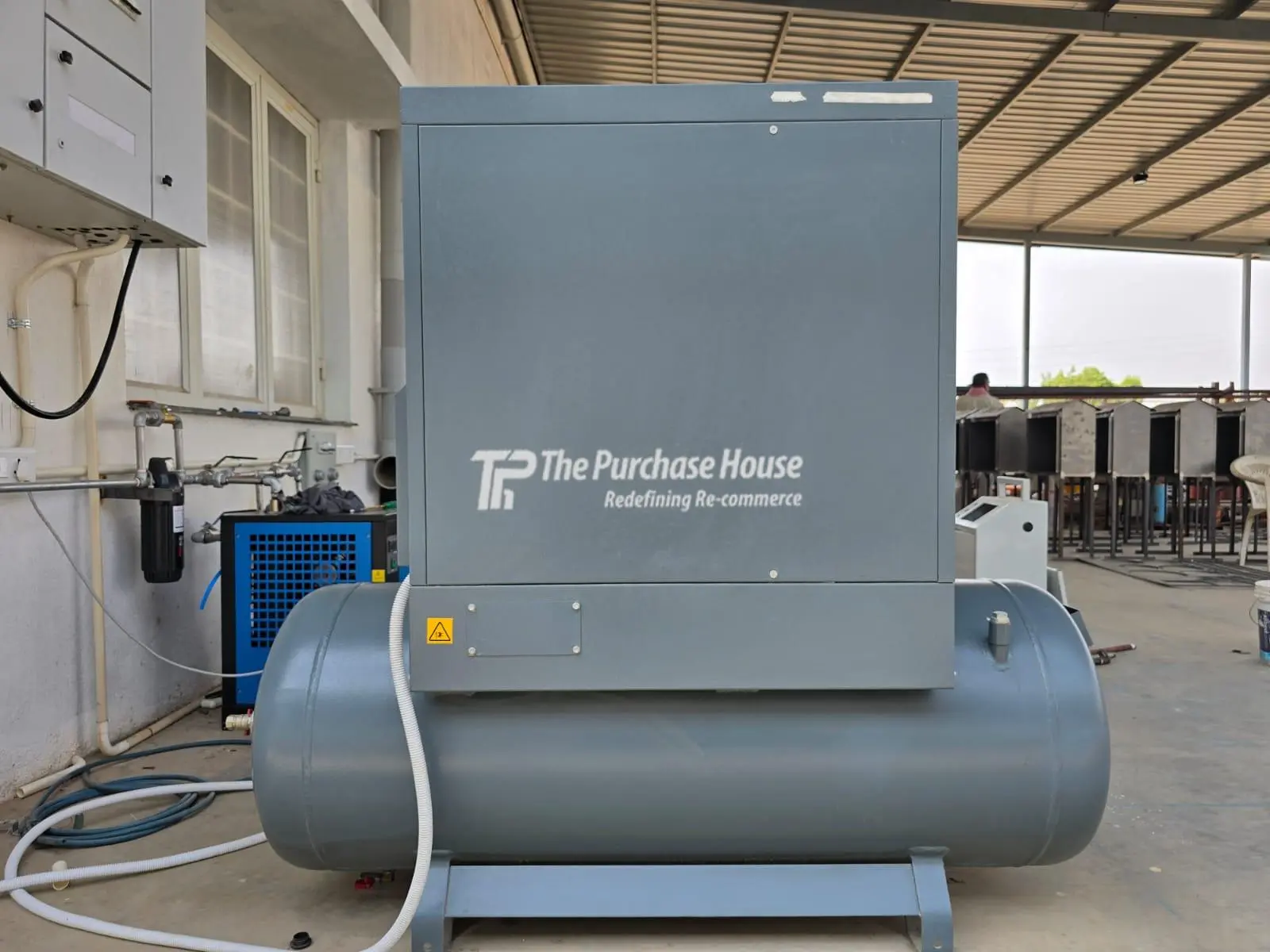 AIR COMPRESSOR