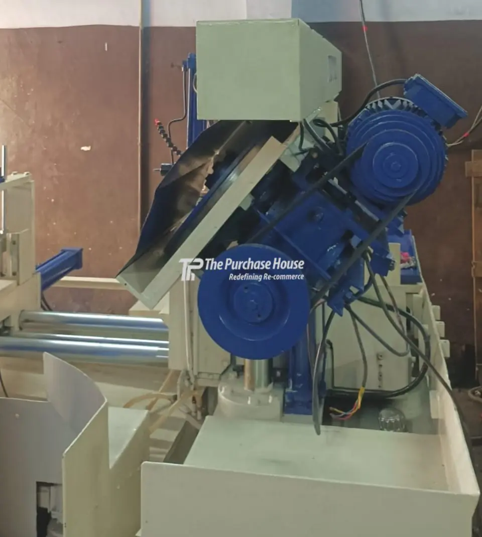 Industrial bandsaw machine for accurate metal cutting