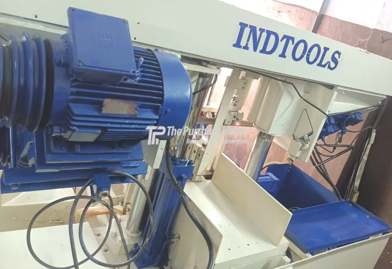 Industrial bandsaw machine for accurate metal cutting