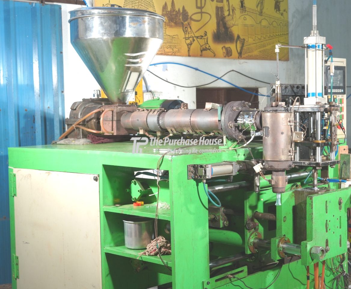 BLOW MOULDING MACHINE