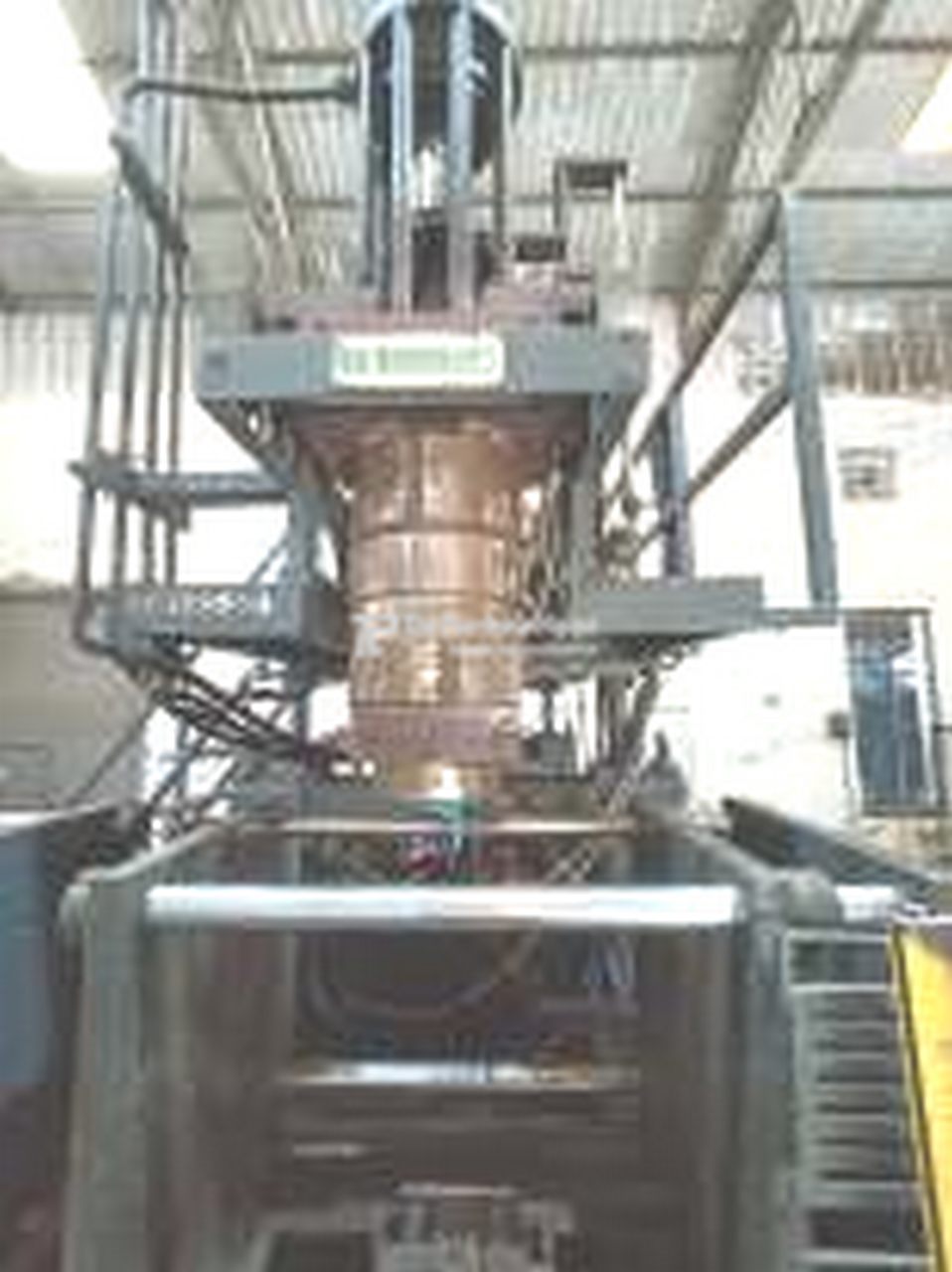 BLOW MOULDING MACHINE