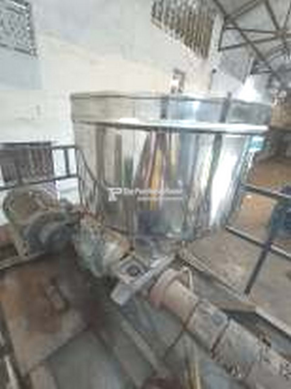 BLOW MOULDING MACHINE