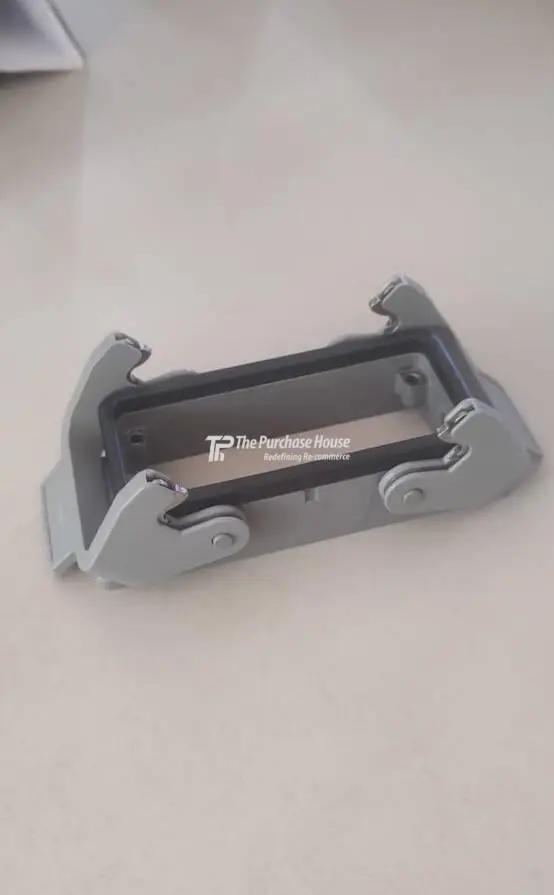 BULKHEAD MOUNTING HOUSINGS AND SURFACE MOUNTING HOUSINGS