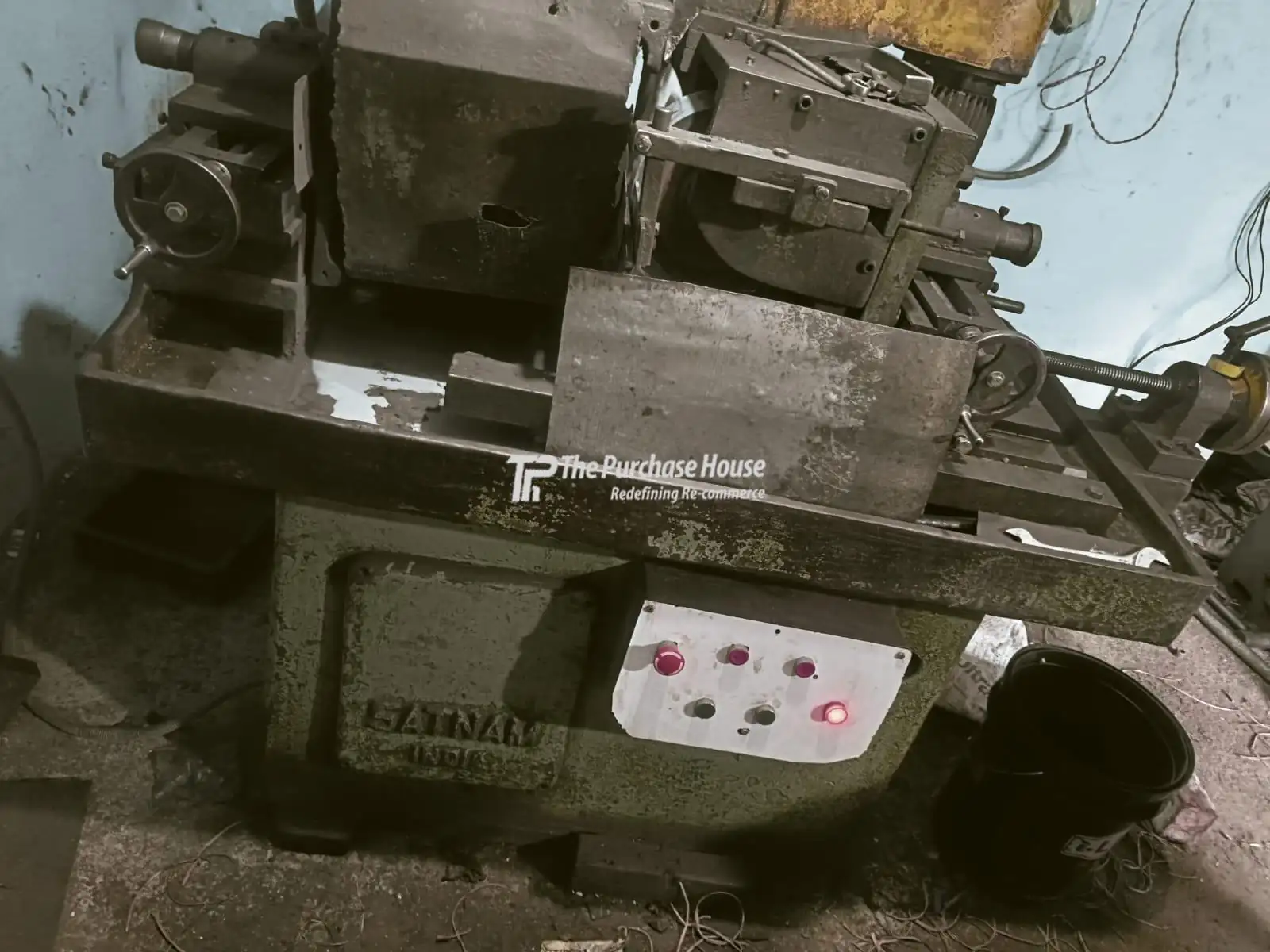 CENTERLESS GRINDER MACHINE