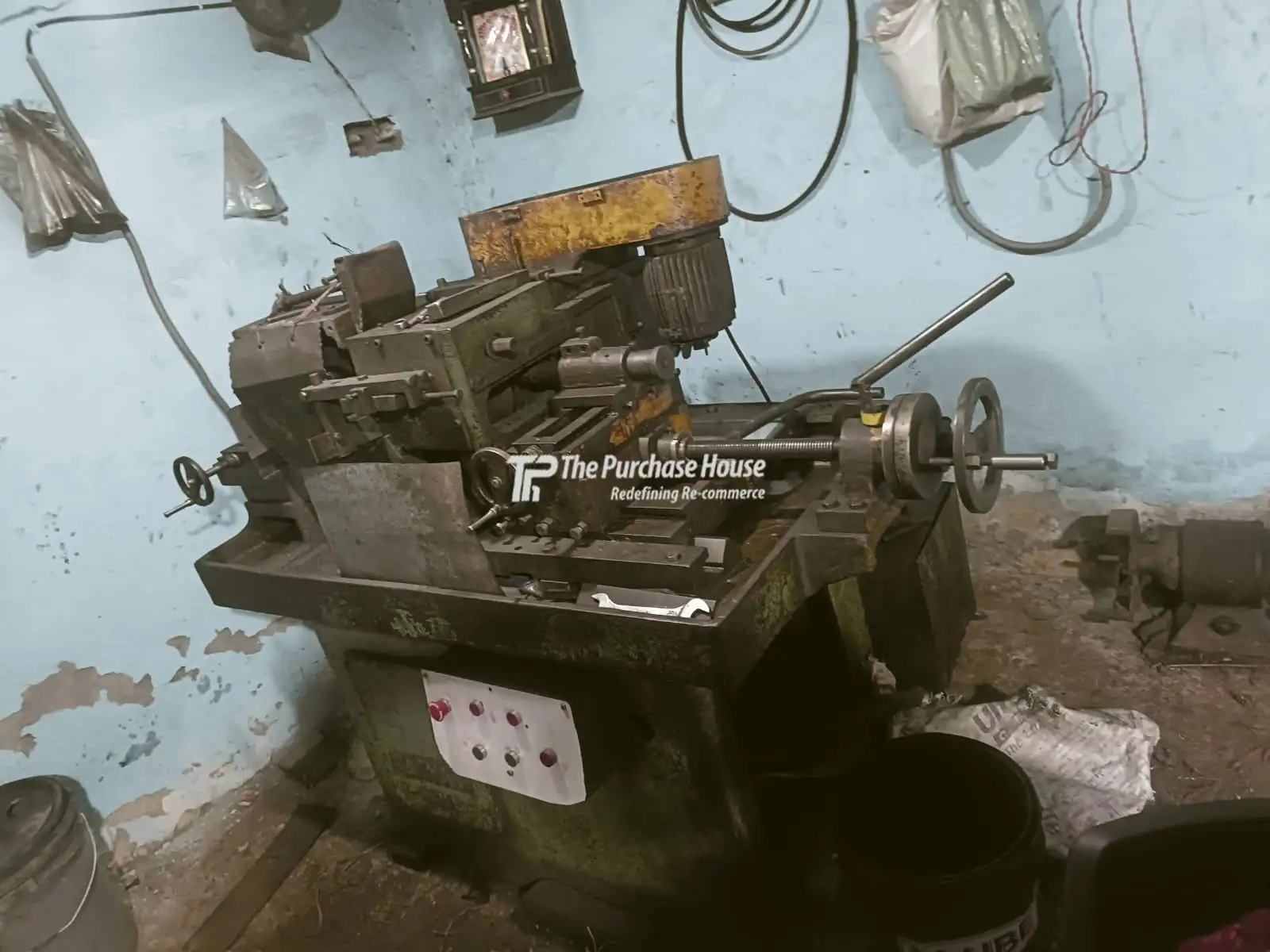 CENTERLESS GRINDER MACHINE