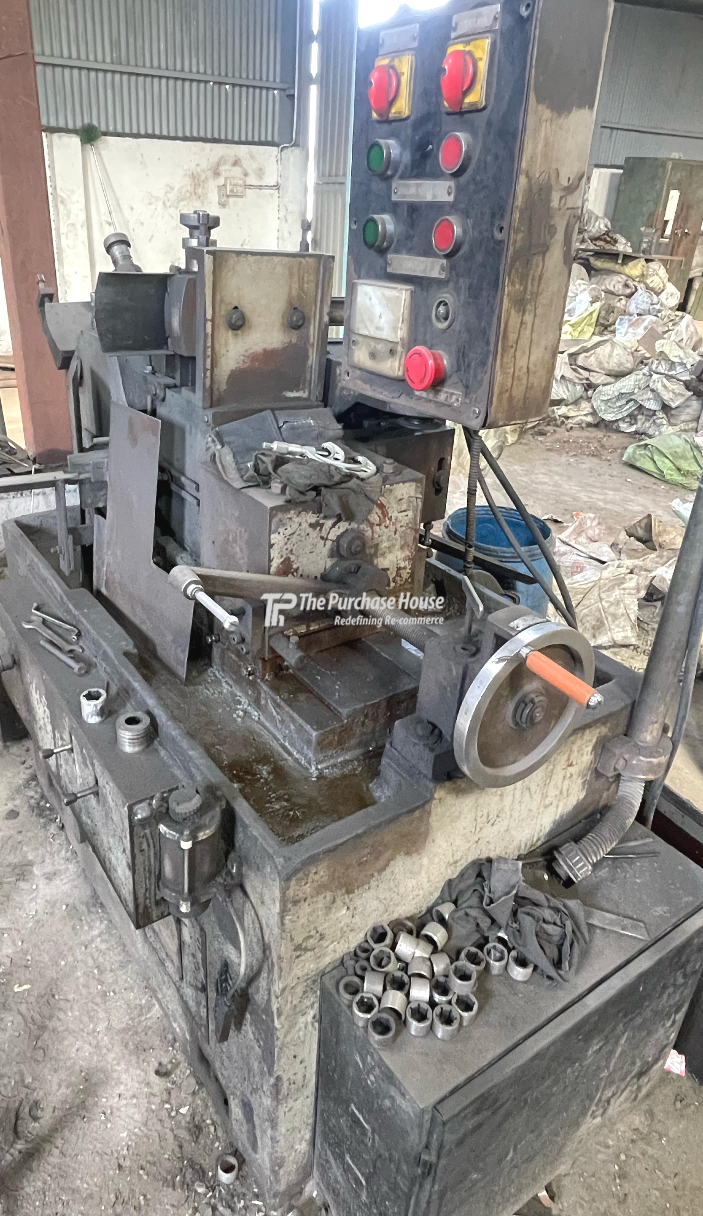 CENTERLESS GRINDER MACHINE