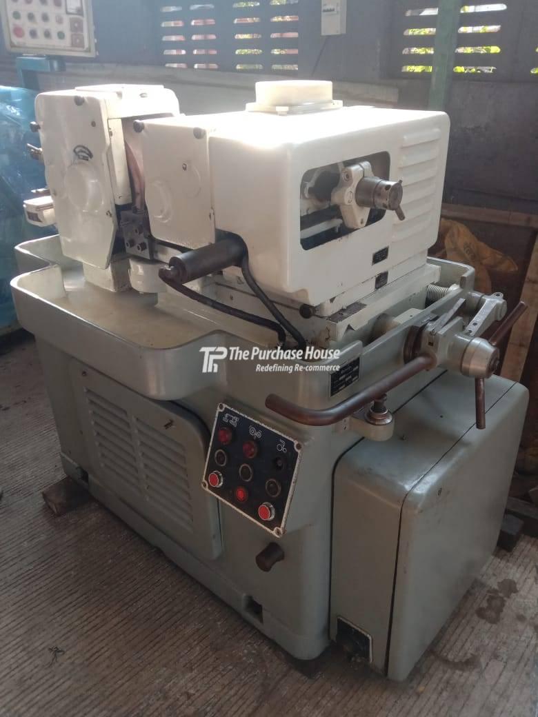 CENTERLESS GRINDER MACHINE