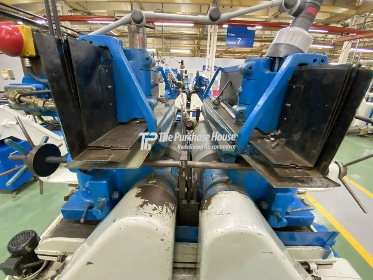 CENTERLESS GRINDER MACHINE
