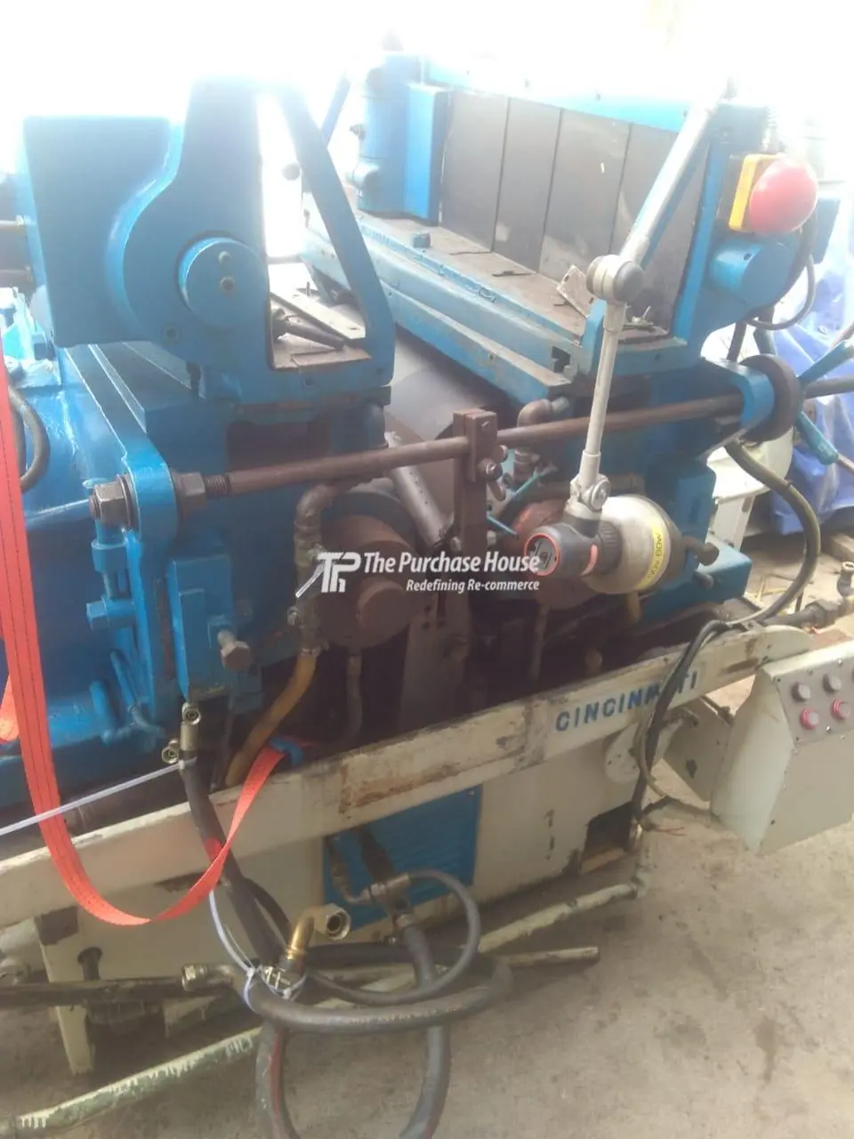 CENTERLESS GRINDER MACHINE
