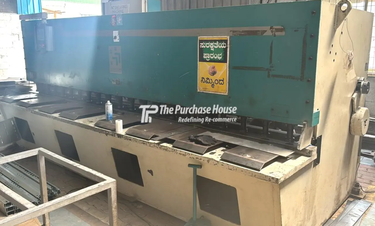 CNC SHEARING MACHINE