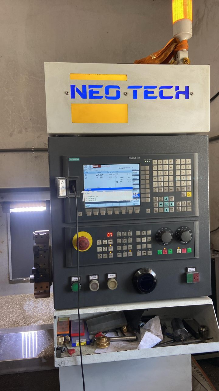 CNC TURNING MACHINE