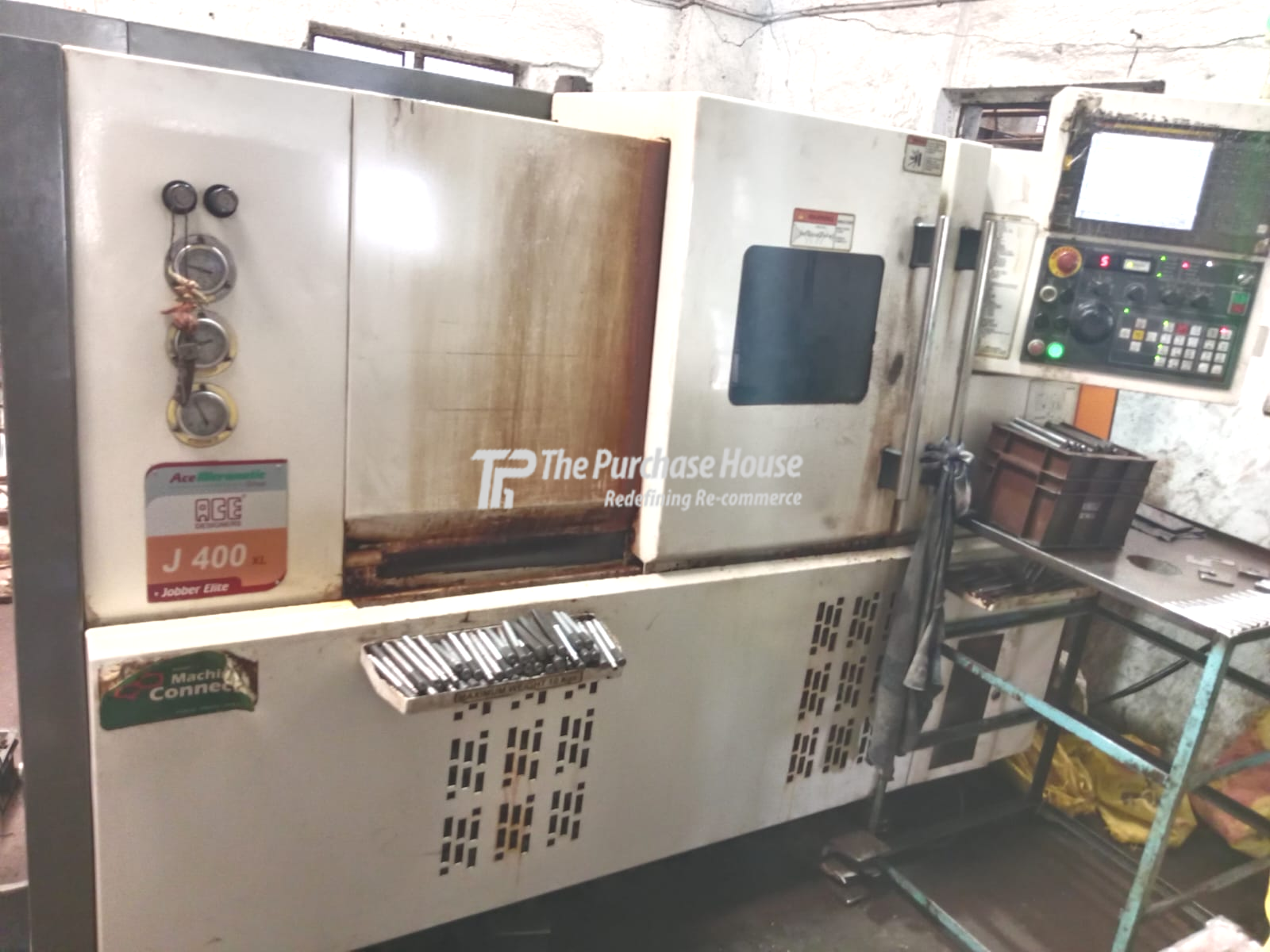 CNC TURNING MACHINE