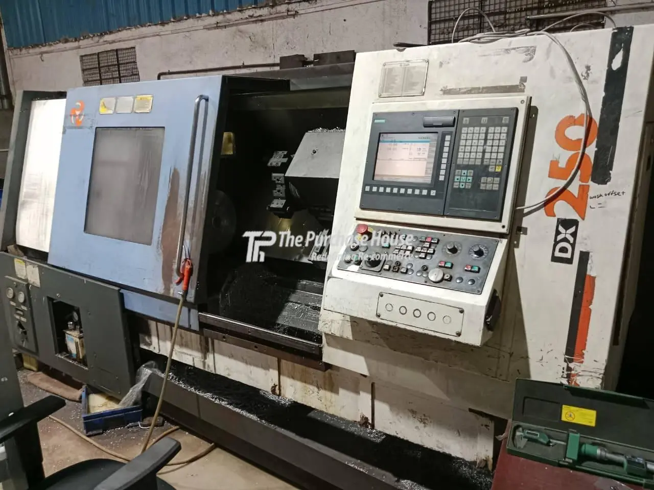 CNC TURNING MACHINE