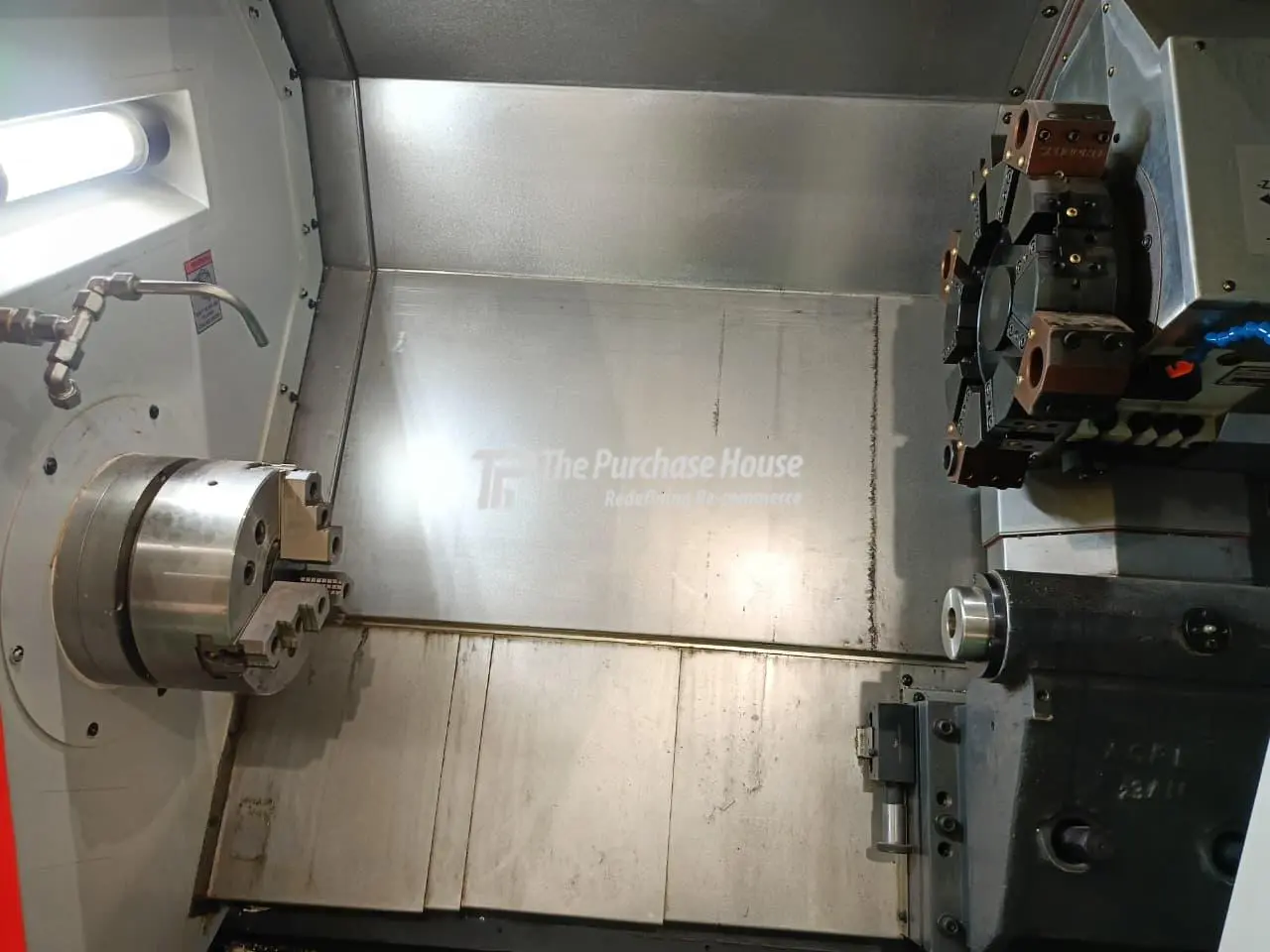 CNC TURNING MACHINE