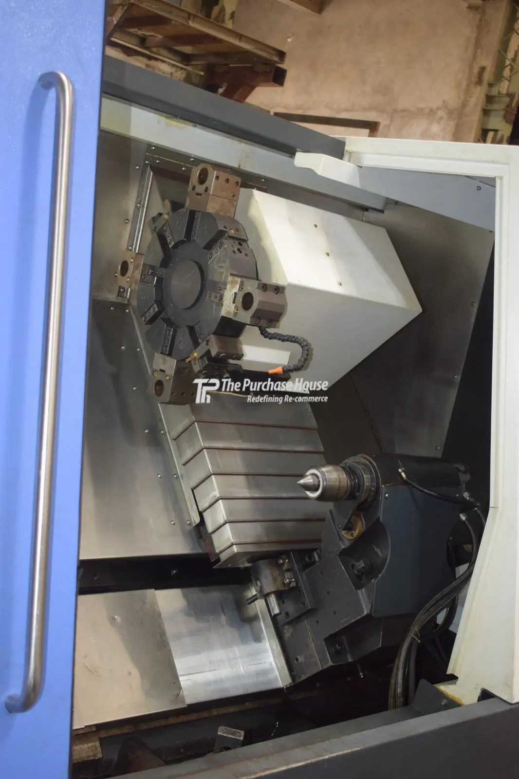 CNC TURNING MACHINE