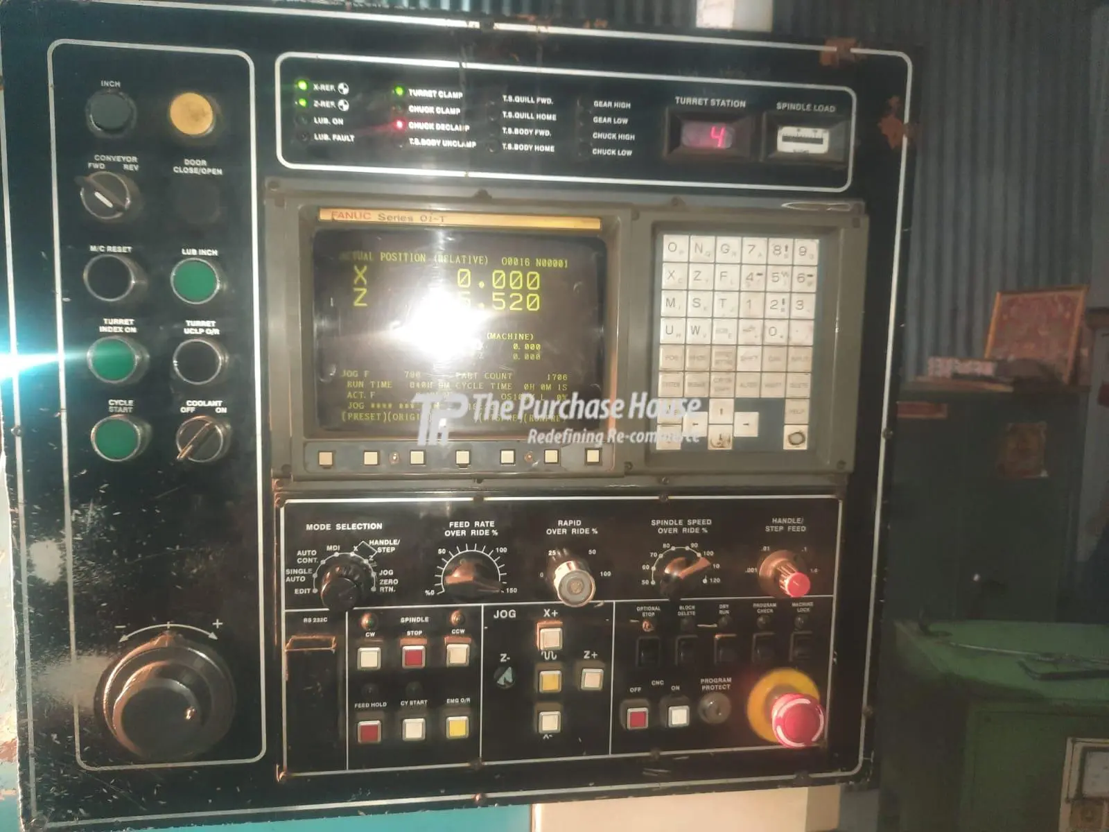 CNC TURNING MACHINE