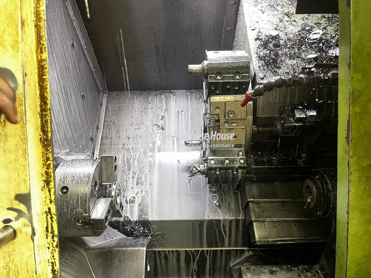 CNC TURNING MACHINE