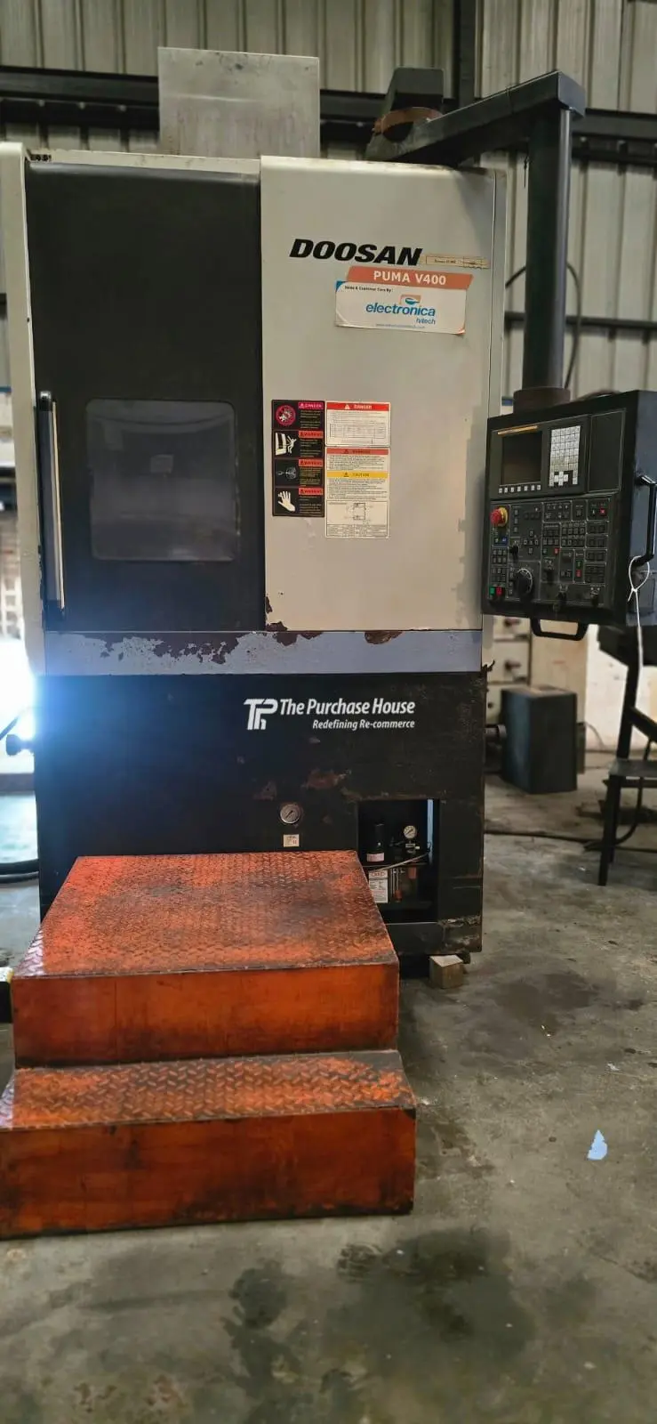 Doosan CNC Vertical Turning Lathe with Fanuc Controller and 3000 RPM for Sale