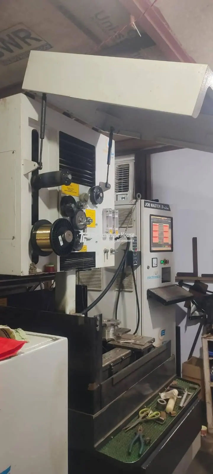 CNC WIRECUT ELECTRICAL DISCHARGE MACHINE (CNC WIRECUT EDM MACHINE)