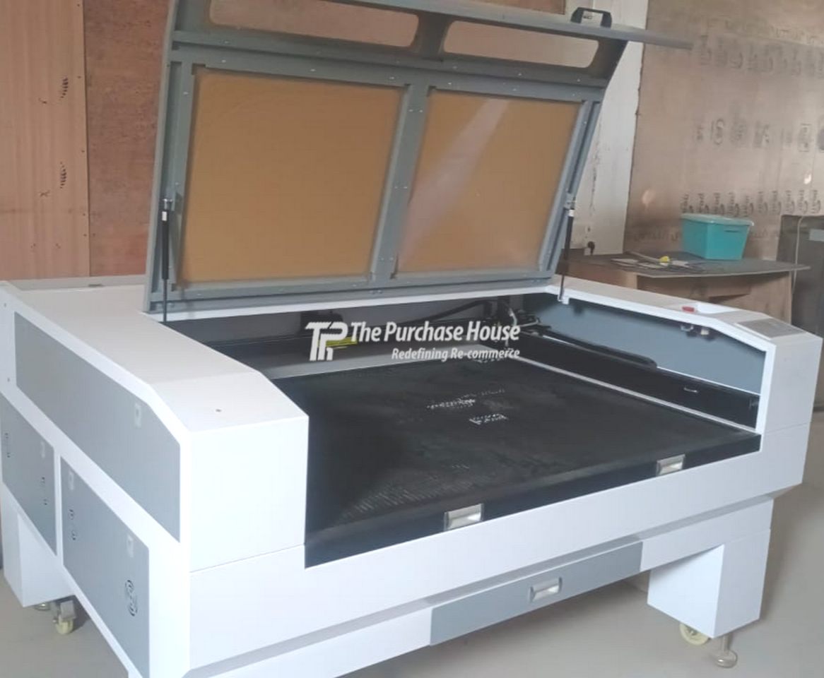 CO2 LASER CUTTING MACHINE