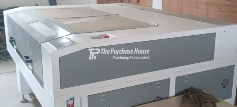 CO2 LASER CUTTING MACHINE