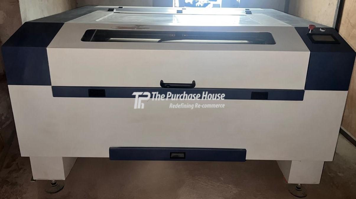 CO2 LASER CUTTING MACHINE