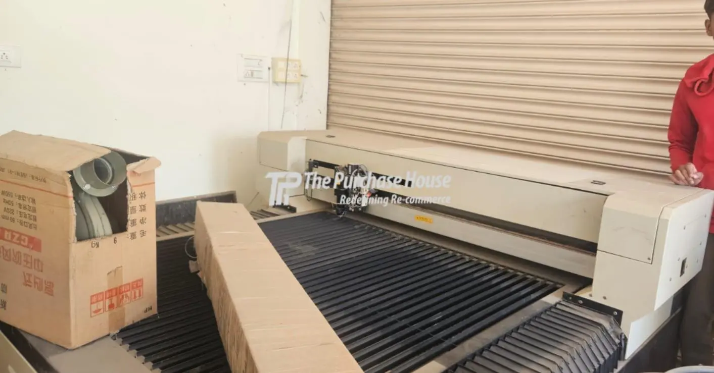 CO2 LASER CUTTING MACHINE