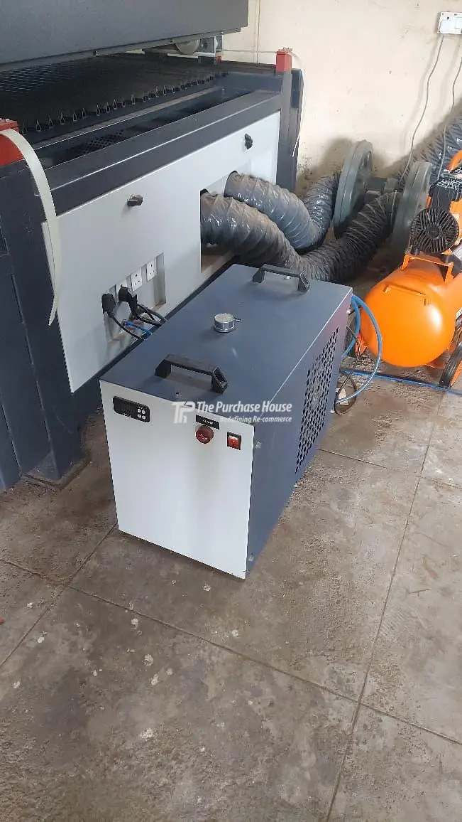 CO2 LASER CUTTING MACHINE