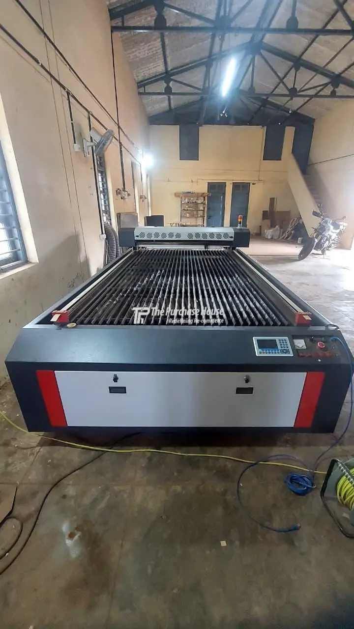 CO2 LASER CUTTING MACHINE
