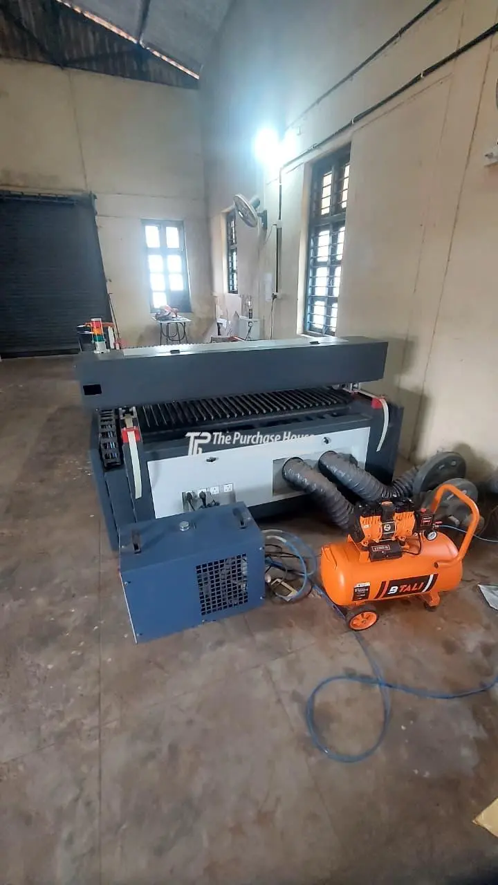 CO2 LASER CUTTING MACHINE