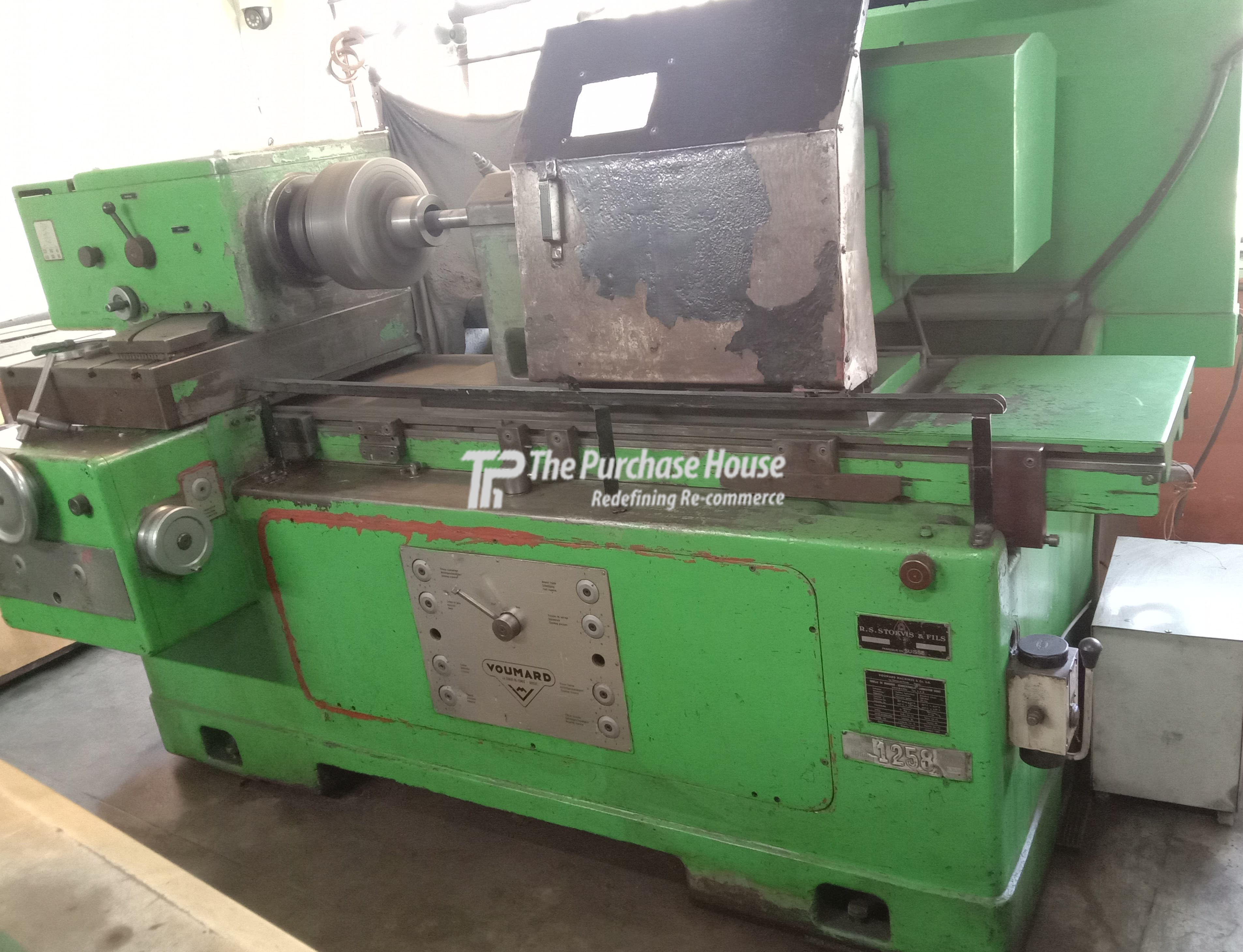 CYLINDRICAL GRINDER MACHINE