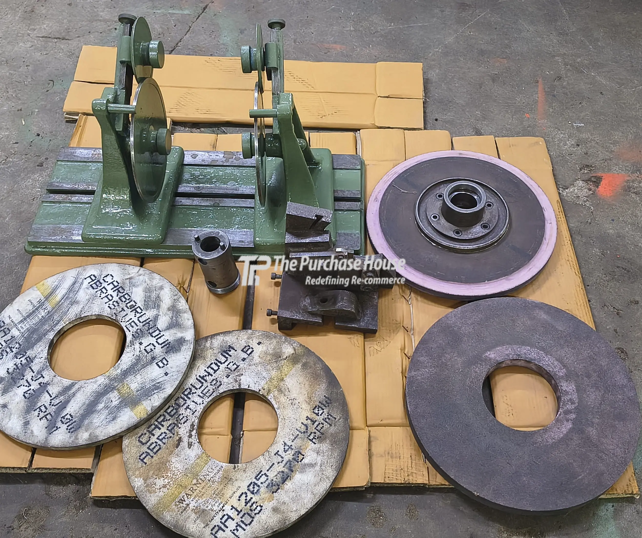 OD CYLINDRICAL GRINDER MACHINE