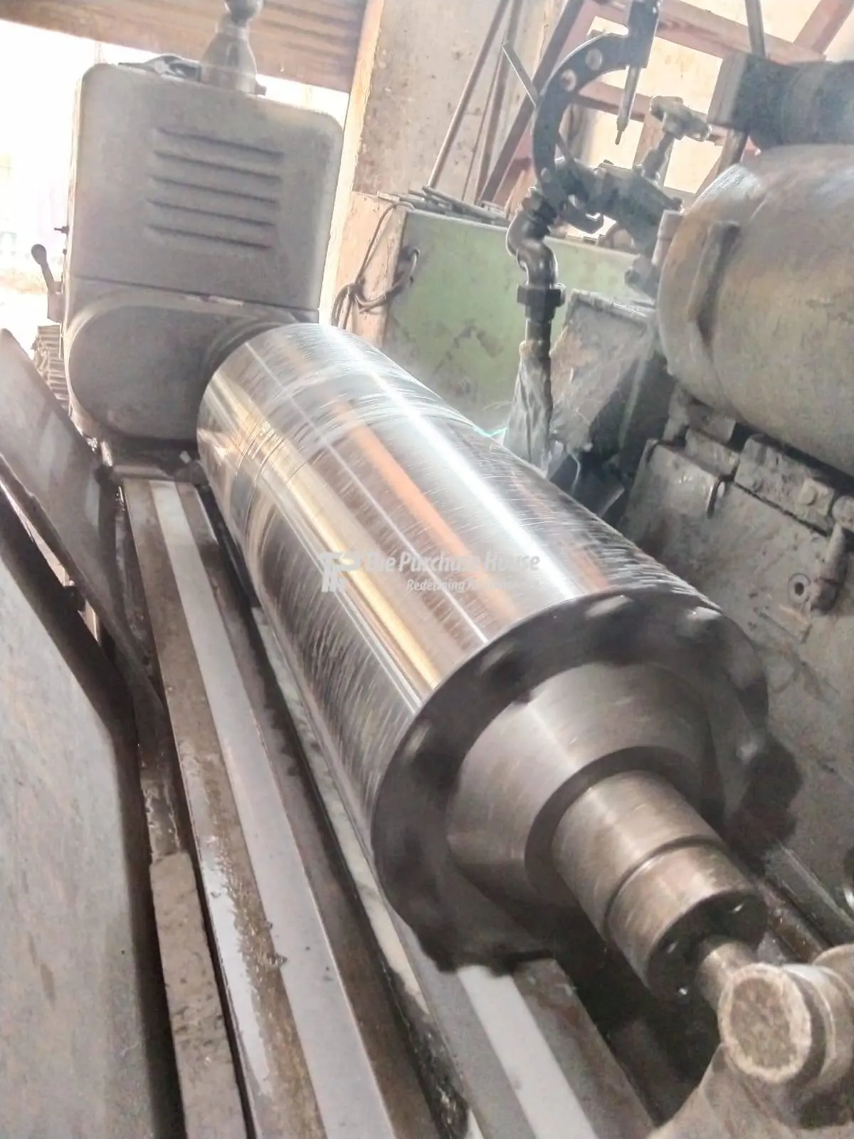 UNIVERSAL CYLINDRICAL GRINDER MACHINE