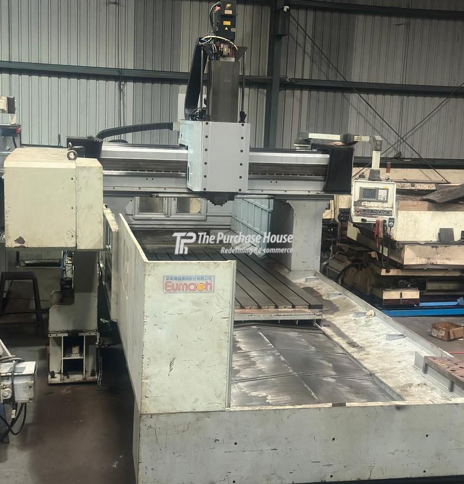 DOUBLE COLUMN VERTICAL MACHINING CENTER (VMC)