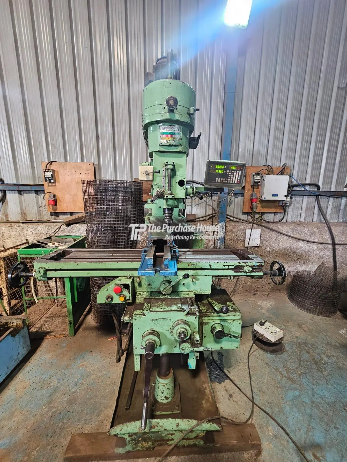 Used Bhambhar DRO Milling Machine with Vertical Type and 900Mm X Travel for Sale