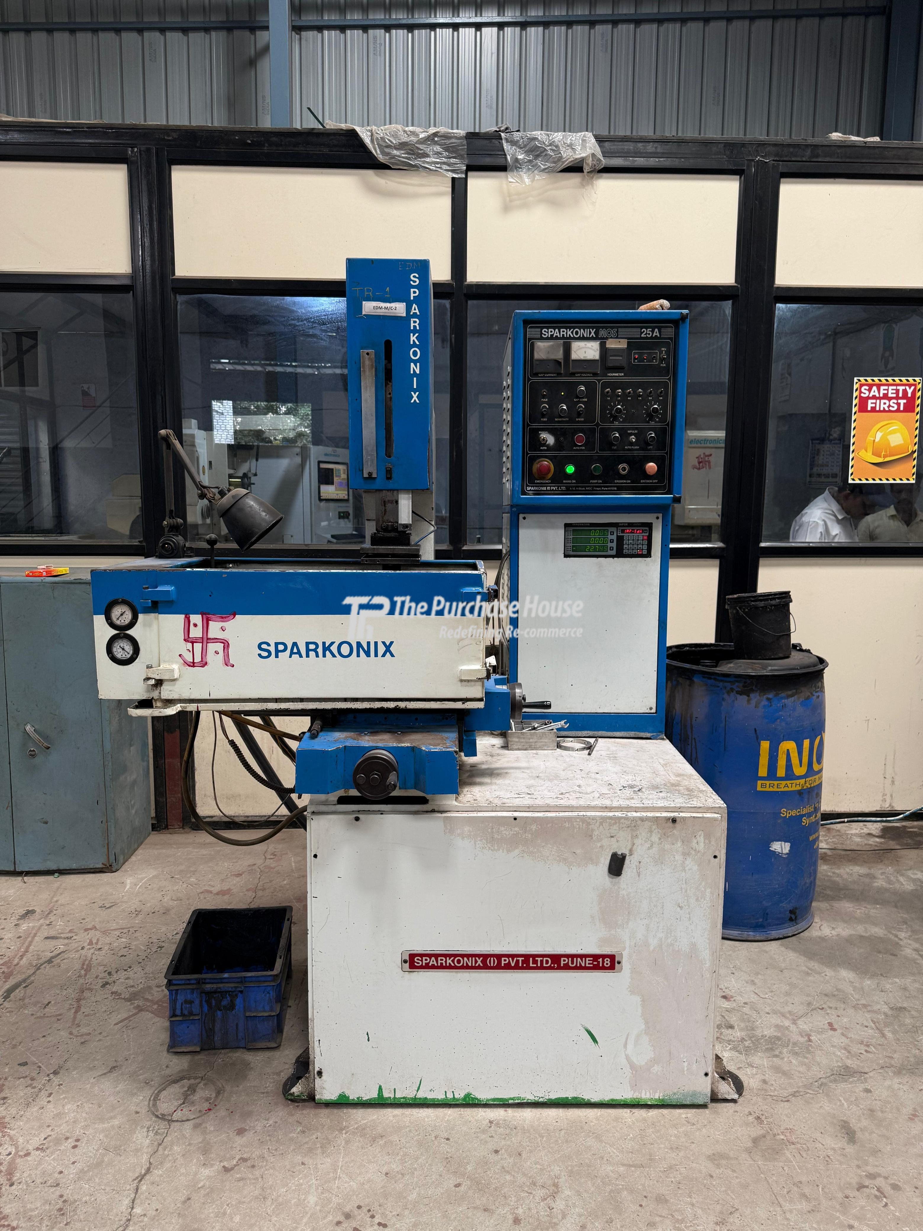 ELECTRICAL DISCHARGE MACHINE (EDM MACHINE)