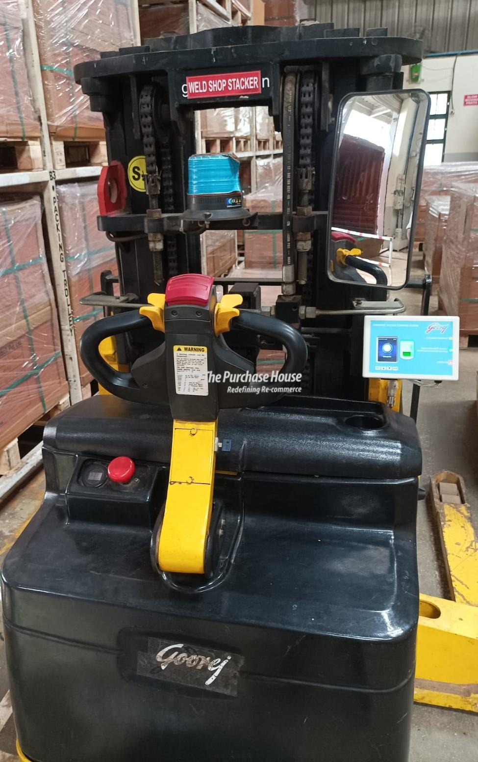 ELECTRIC STACKER