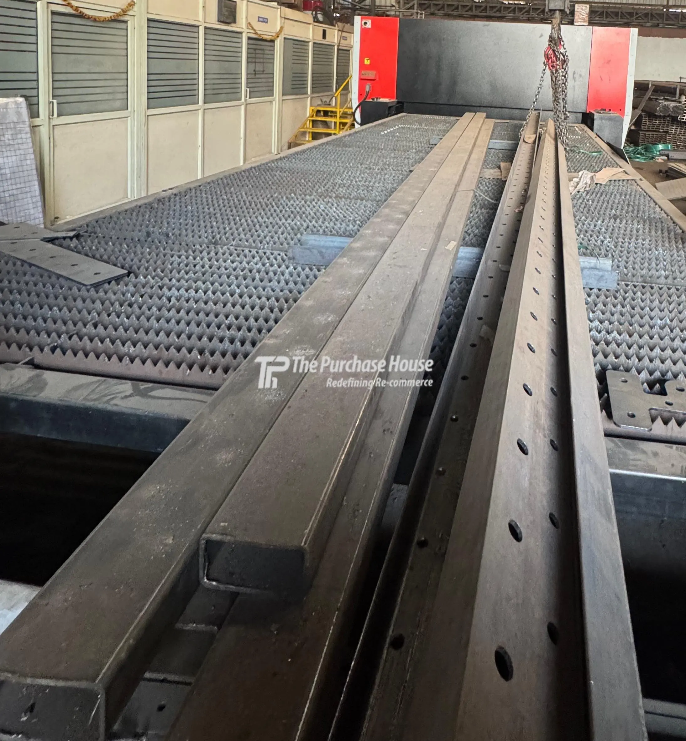 FIBER LASER CUTTING MACHINE