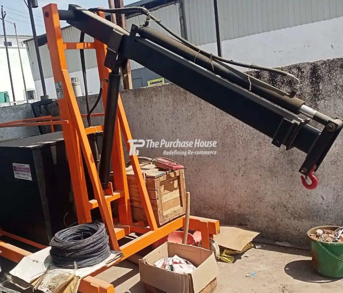 Floor Crane | Portable Material Lifting Equipment