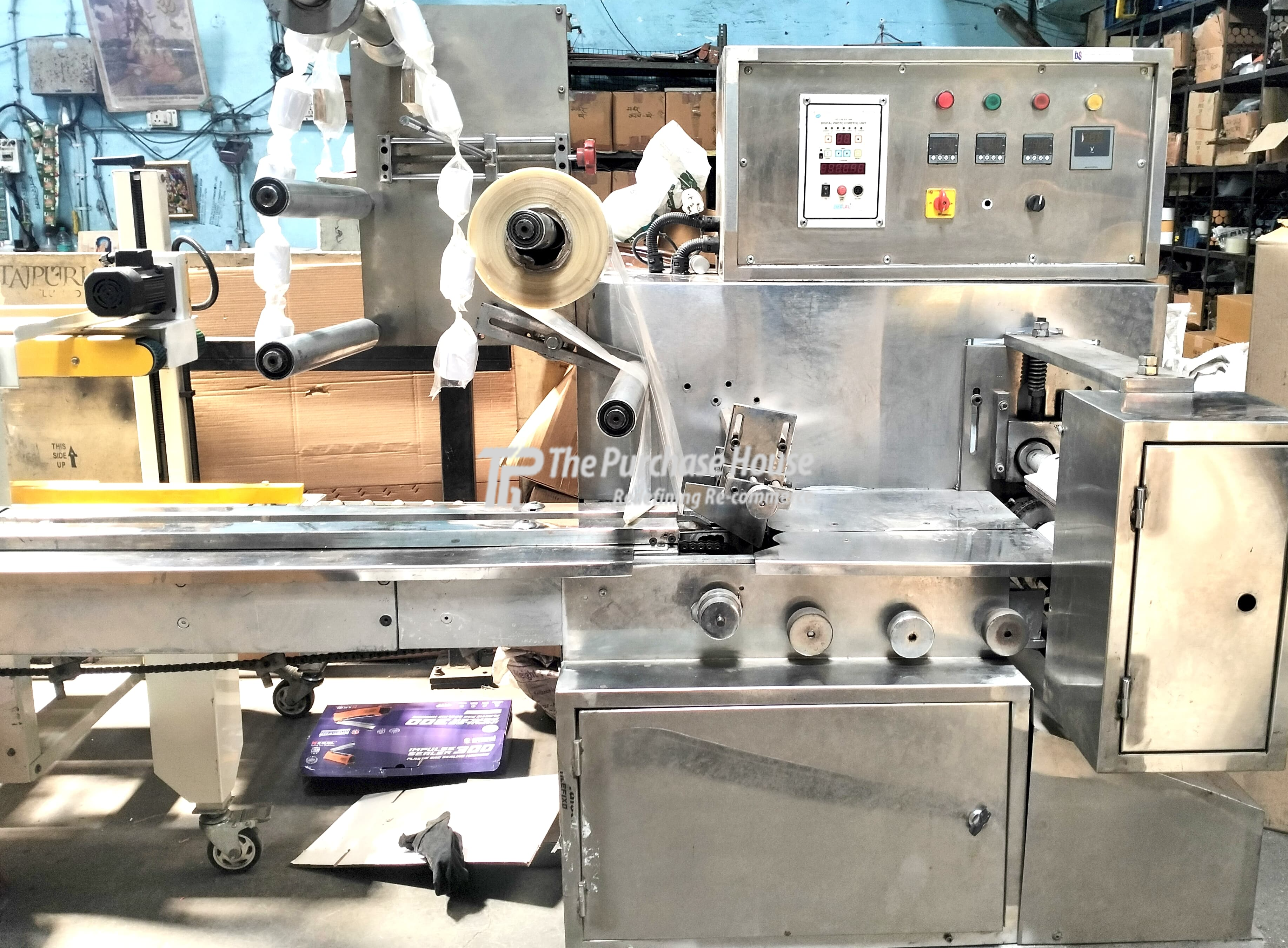 FLOW WRAP MACHINE