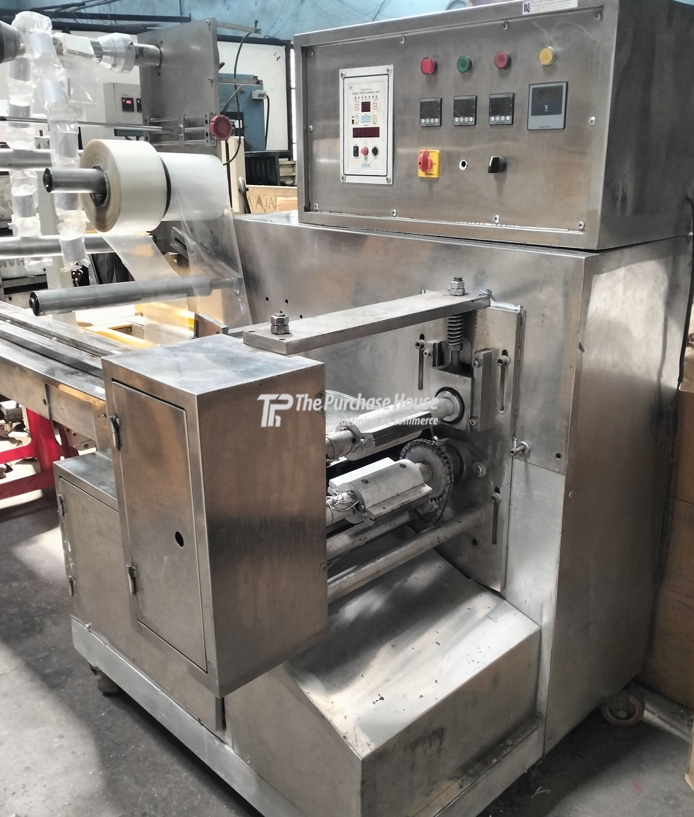 FLOW WRAP MACHINE