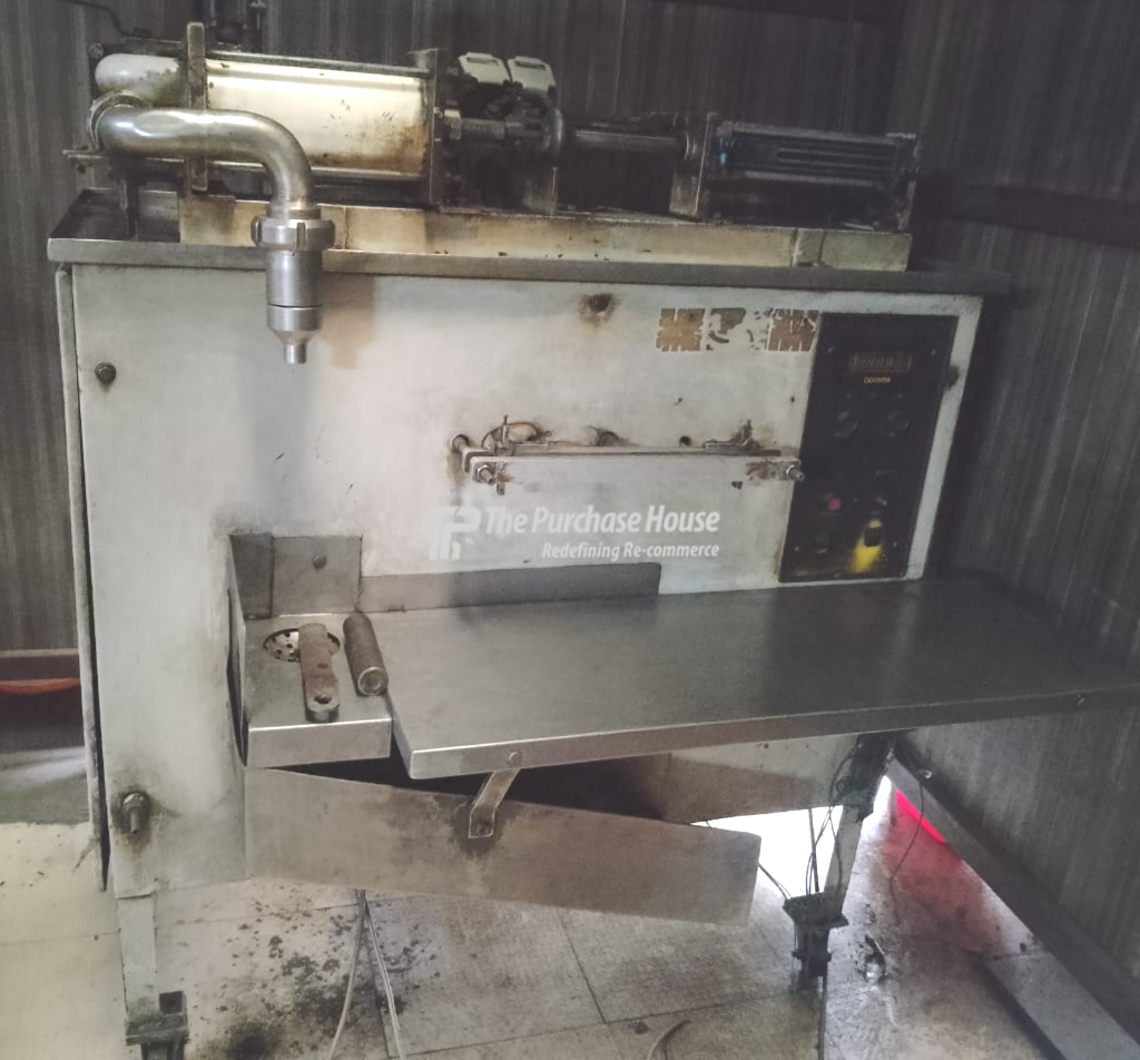 FORM FILL SEAL MACHINE