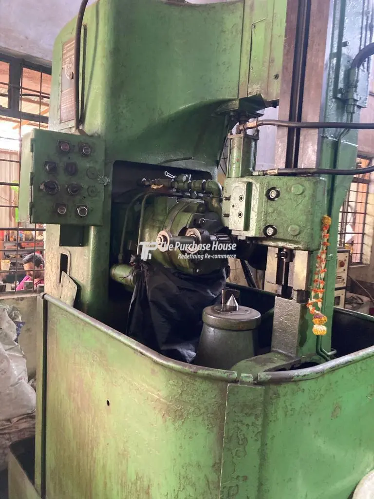 GEAR HOBBING MACHINE
