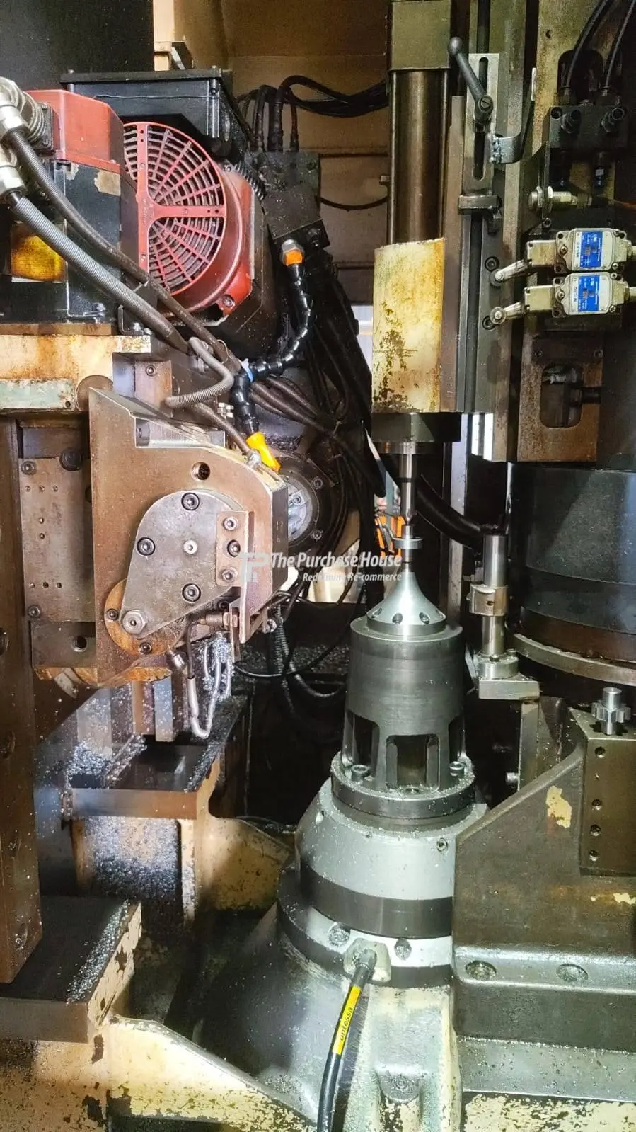 GEAR HOBBING MACHINE
