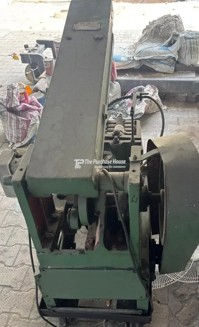 Power hacksaw machine for industrial metal cutting