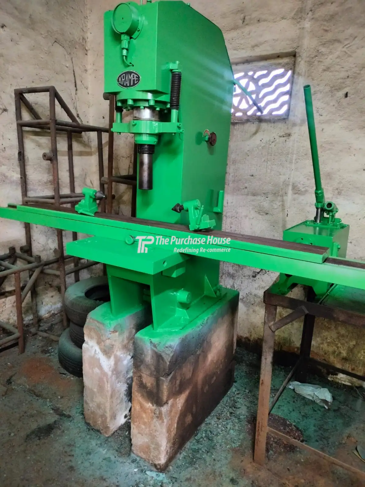 HAND OPERATED STRAIGHTENING PRESS