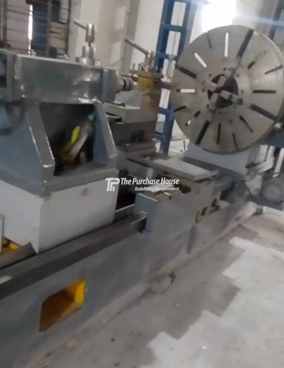 HEAVY DUTY LATHE MACHINE